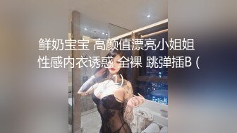 长发漂亮的女友特写粉红逼逼，给包皮男的黑鸡巴口交打飞机，手指抠逼，舌头挑逗龟头，直接缴枪了