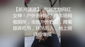 漂亮气质小姐姐好诱人穿着裹胸黑丝跪爬