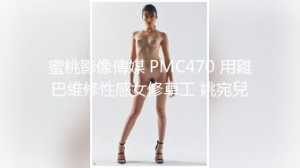 身材样貌很不错的性感大胸美女为了拉人气和母亲一起在KTV包厢跳艳舞伺候中年男网友,母女俩都被轮操了.国语!