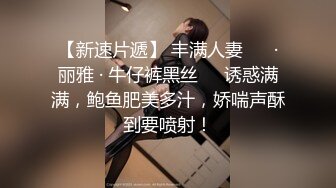  房东儿子浴室窗帘洞中偷窥 美女租客洗澡平时高冷学姐洗澡不带眼镜的样子原来这么美下面毛毛真多