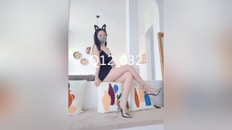 美女大学生被色魔摄影师忽悠掰开粉嫩的鲍鱼看看什么颜色