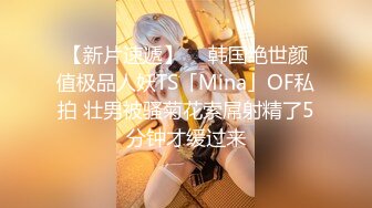 文科毕业四眼美女老师，办公室批改作业趁同事不在露出大奶子自慰