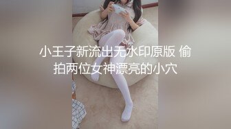 偷拍小美女洗澡 诱惑的倒三角 看的出BB确实很嫩