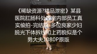 好身材腰细胸大妹子喜欢先自慰再啪啪，振动棒赛比翘起屁股扭动，跪着特写口交舔屌，扶着屁股后入站立抽插猛操