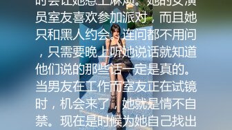 眼神迷離清純系美少女居家果聊,自己臥室床上直接開秀,兩三根手指一起插進去才滿足