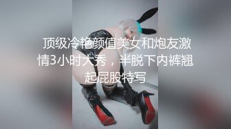 在镜子前露脸自拍的出轨风骚人妻，呻吟大叫