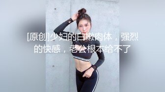 两个小渣男带个自己的女友一块做直播，整齐吃屌，席地而战后入操逼