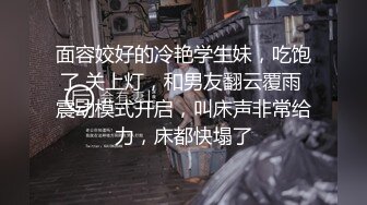 偷窥隔壁漂亮少妇 洗完香香 出来穿衣服 漂亮大姐边洗边看手机电视剧 身材不错