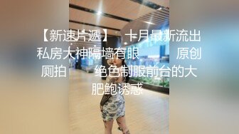 两个00后嫩妹全裸自摸按摩器互相震动炮友双飞，童颜大奶震动棒抽插炮友过来上位骑坐猛操