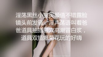 餐厅女厕偷拍美女服务员的小嫩鲍