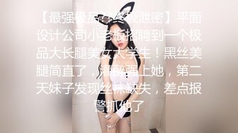  单位的熟女少妇在自家的SUV里车震 那叫一个爽