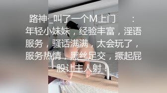 天太热爬窗偷窥??楼下的美女洗澡