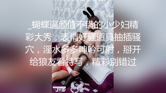 白色学生体操服00后青春美少女,年纪不大,毛毛却不少,浓密很森林里露出粉嫩鲍鱼