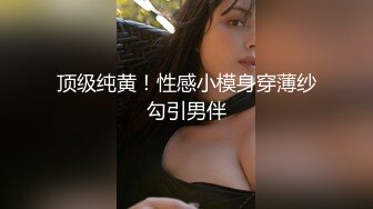 女神姐妹花【无敌兔兔】双女诱惑，牛仔短裤极品美腿，夹着头舔骚逼，跳蛋震动假屌骑坐深插