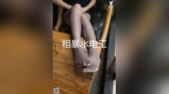  丝袜高跟制服诱人的小少妇跟蒙面小哥啪啪，69交足交撸起大鸡巴，让小哥无套抽插爆草，直接内射进骚逼