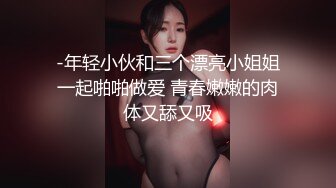 偷偷跟踪高中情侣在公厕当四脚兽 两人干的忘我没注意被人偷拍