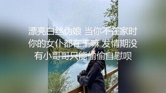 白丝小骚货独占两根黑棒 内射口爆双响炮