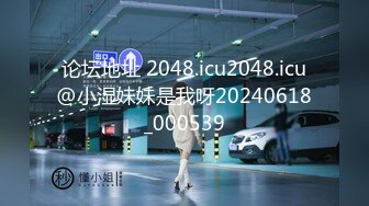 2024年6月新作， 换妻界的顶流，新加坡华裔【爱玩夫妻】，高龄夫妻交换，床上的陌生男人让她欲罢不能的嚎叫