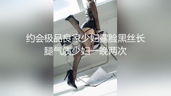 简陋的出租屋爬气窗偷窥卷发美女洗澡