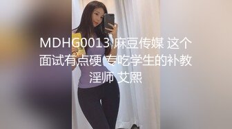  舞姬妖妖很像明星的一个小女人，颜值不错全程高能脱衣艳舞诱惑精彩不断