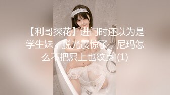 双马尾萝莉萌妹圆臀无毛肥逼假屌自慰，没穿内裤翘起大屁股扭动，近距离特写假屌进出，呻吟娇喘嘤嘤嘤非常酥麻