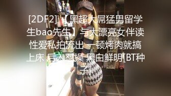 极品CP✅魔手》疯狂大胆坑神躲进商场女_厕独占一个坑位隔板缝中偸_拍各种B形妹子方便▲极限特写镜头快要碰到B了 (3)