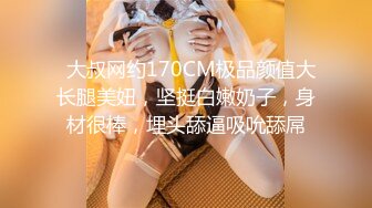 《魔手☛外购☀️极品CP》地铁女厕全景偸拍络绎不绝的年轻小姐姐方便☀️美女多亮点多，妹子换奶罩一对大奶又圆又挺手感绝对一流 (3)