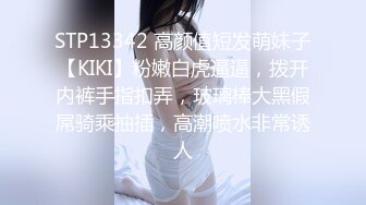 最新高端娱乐中心偷窥长发眼镜美眉嘘嘘