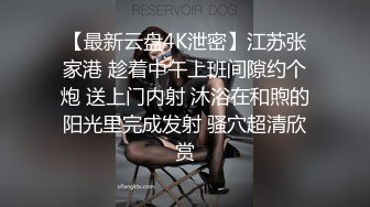    可爱的小秘书为董事长服务，有情调的小屋子，听着音乐躺在床上享受秘书的服务