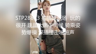 露脸才是王道！万狼求档OnlyFans可盐可甜性瘾女友yuukoo私拍~调教打炮紫薇私处超嫩 (1)