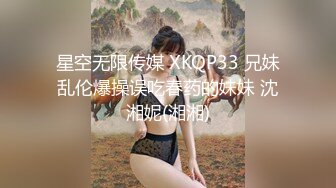 大三兼职美女被色魔摄影师诱惑换上情趣黑丝啪啪啪