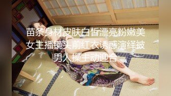 颜值不错的白嫩漂亮女孩穿着粉色衣服在粉色宾馆里看着就秀色可餐，忍不住不停扣逼逼肉棒插入搞了两次