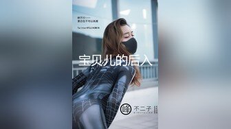 日本女优平台直播，3P名场面，气垫全身润滑油，按摩操逼，无毛粉穴很湿滑，张开双腿猛怼，前后夹击爆操