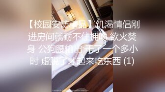 厕所盗摄，满满少妇味道，黑色长裙，来大姨妈，经血随着尿液往下流！