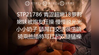 商场女厕全景偷拍便秘的高跟美少妇好几天拉不出屎！用“开塞露”灌屁眼排便