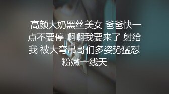 五六个人群中混入了个人妖，牛高马大的人妖抓住一个妹子就干，妹子说女人不能干女人啊