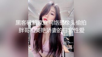  皮肤很白身材苗条的极品女神，和双男无套，前后夹击淫乱至极